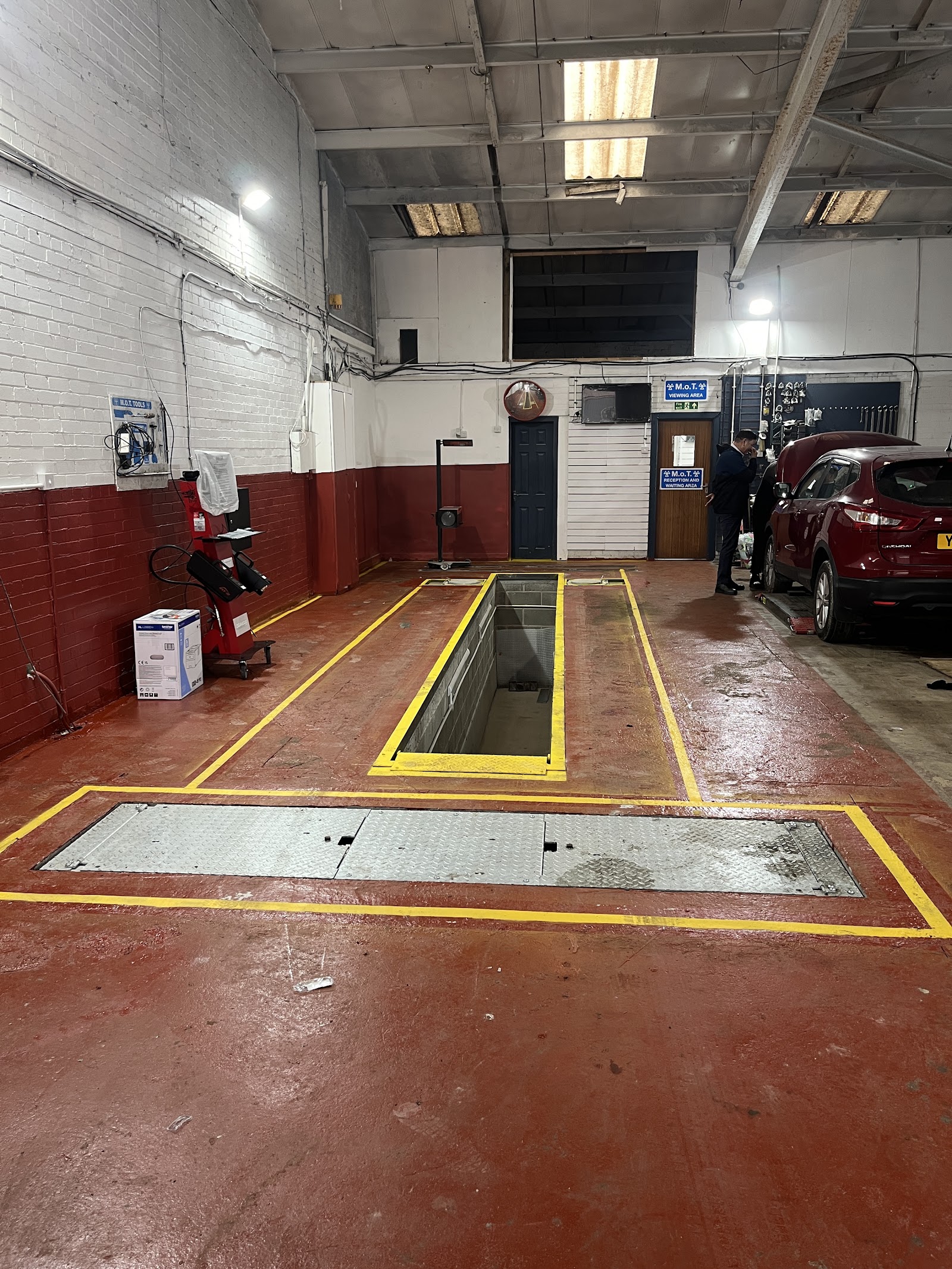 Automania MOT & repairs, photograph 5.