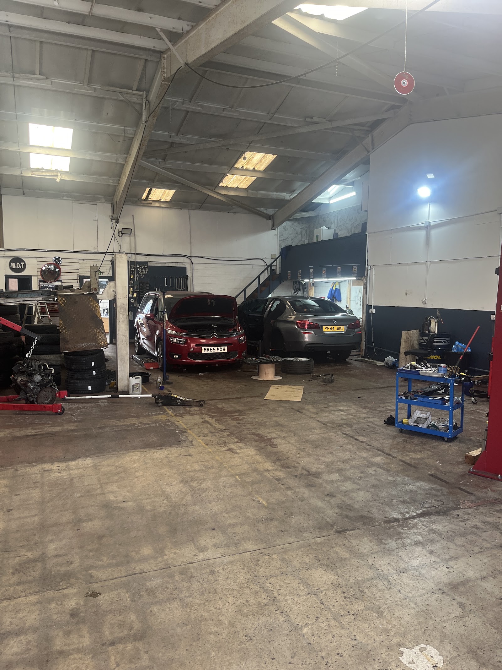 Automania MOT & repairs, photograph 6.